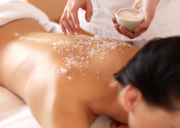 Salz Massage mit Peeling