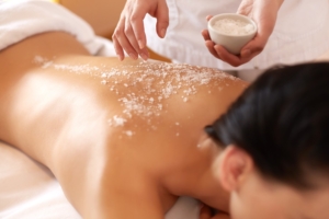 Salz Massage mit Peeling