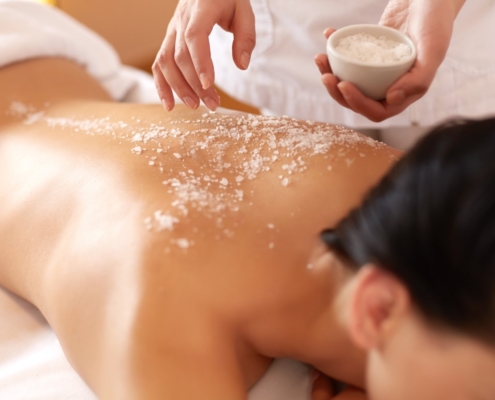 Salz Massage mit Peeling